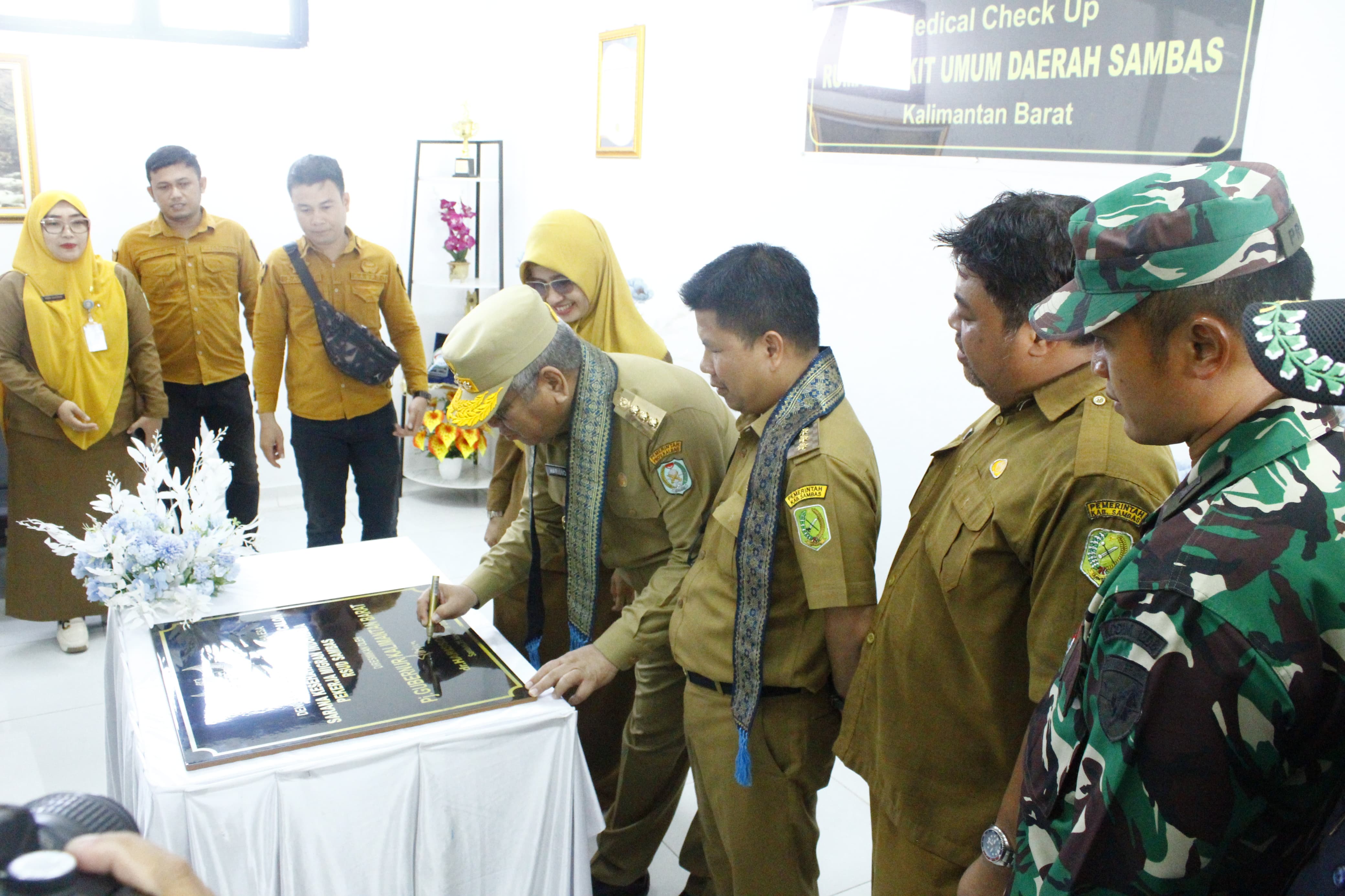 Kunjungan Pj. Gubernur dan Resmikan Sarana Kesehatan Pemeriksaan Calon Pekerja Migran Indonesia di RSUD Sambas